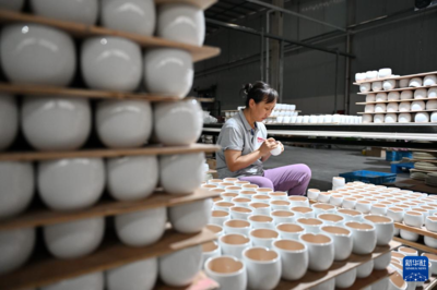 河北隆堯:陶瓷外貿(mào)訂單生產(chǎn)忙