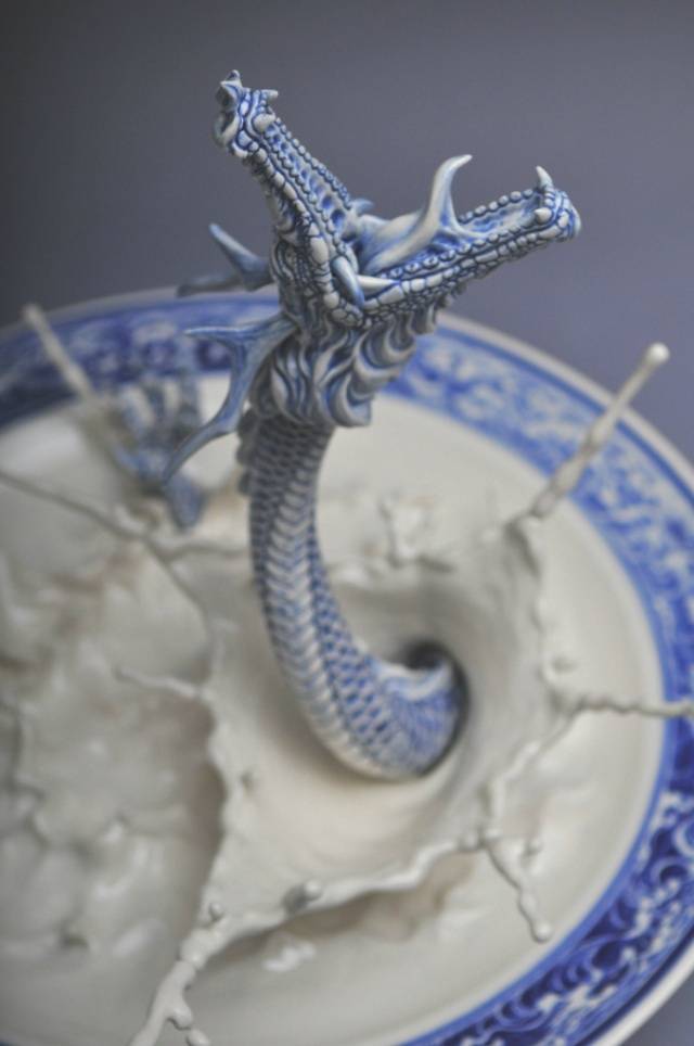 了不起的匠人,香港雕塑家曾章成“痛龍”瓷器作品